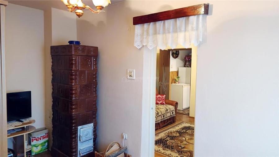 Apartament cu 2 camere semidecomandat în Moldova Nouă