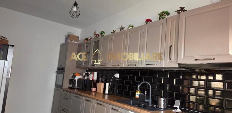 Casă individuală cu 3 camere cu Canalizare în Est