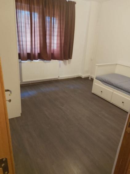 Apartament cu 4 camere semidecomandat, mobilat în Timpuri Noi