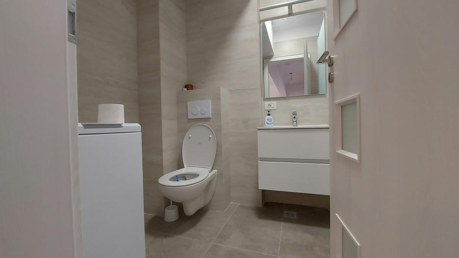 Apartament cu 2 camere semidecomandat în Berceni