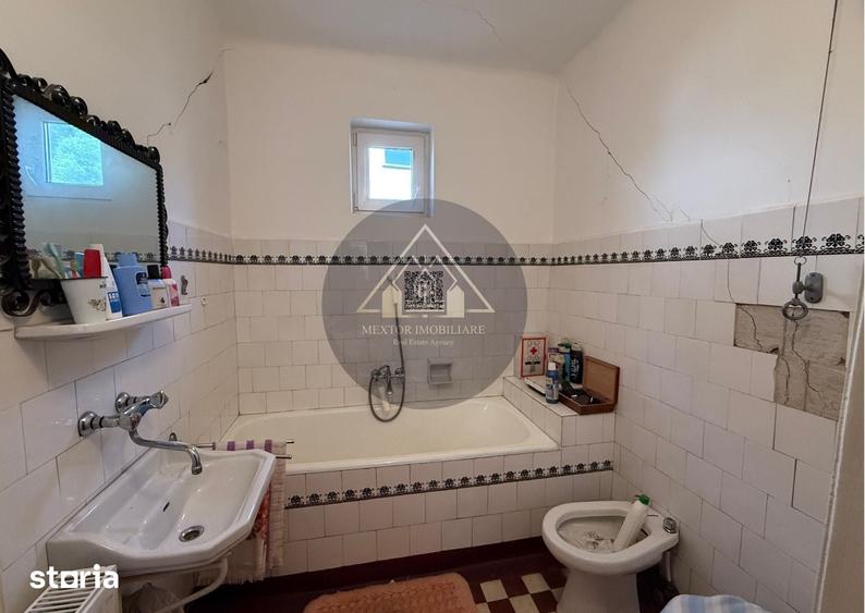 Casă cu 3 camere semidecomandat cu Teren 1002 Mp în Vitrometan