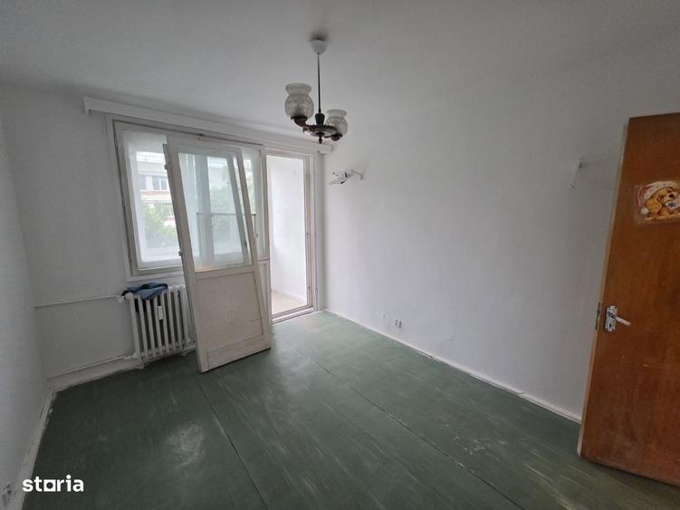 Apartament cu 3 camere semidecomandat în 1 Decembrie 1918