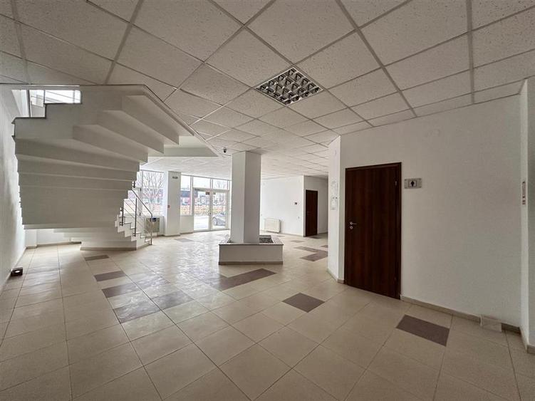 Spațiu comercial, de 500 mp, în Exterior Vest