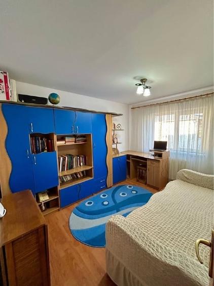 Apartament cu 4 camere decomandat, mobilat în Central