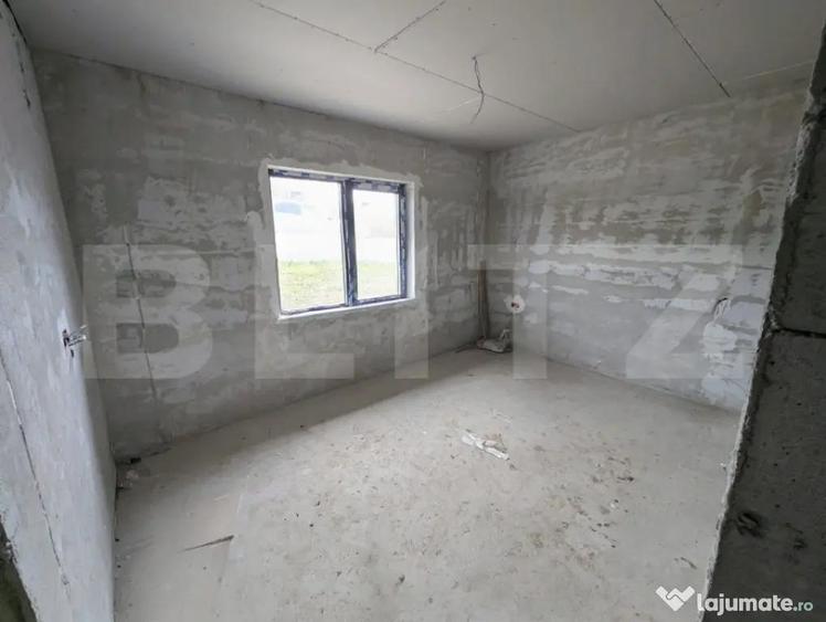 Casă cu 4 camere cu Teren 500 Mp în Păun