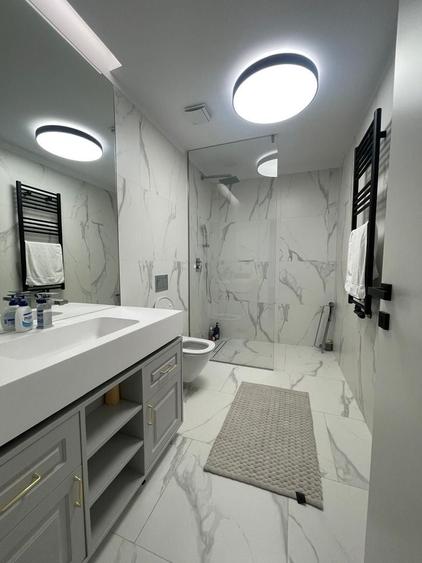Apartament cu 3 camere semidecomandat, mobilat în Floreasca