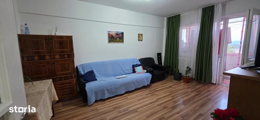 Apartament cu 3 camere decomandat în Republicii