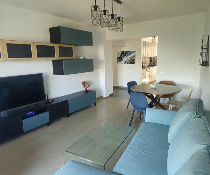 3  camere  /prima inchiriere/13  Septembrie/vis  a vis  de  Catedrala - 2