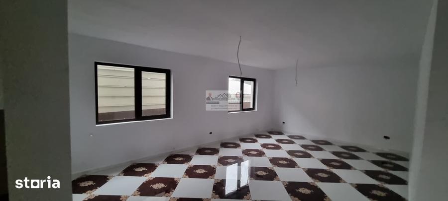 Casă cu 5 camere cu Teren 504 Mp în Tătărăști