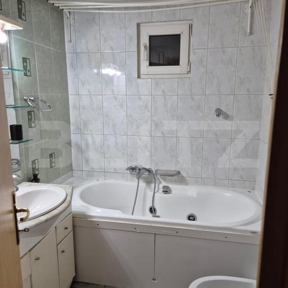 Apartament cu 4 camere decomandat, mobilat în Exterior Est