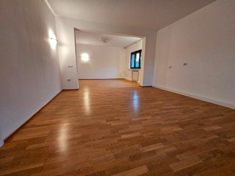 Apartament cu 3 camere decomandat în Domenii