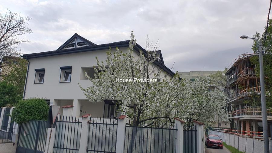 Casă individuală cu 6 camere cu Canalizare în Herăstrău