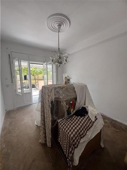 Casă individuală cu 5 camere cu Teren 250 Mp în Ultracentral
