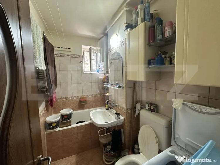 Apartament cu 3 camere decomandat în Botizului