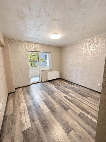 Apartament cu 3 camere decomandat în Sud