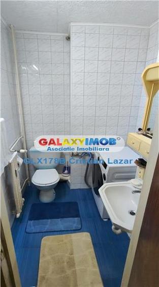 Apartament cu 4 camere semidecomandat în Crângași