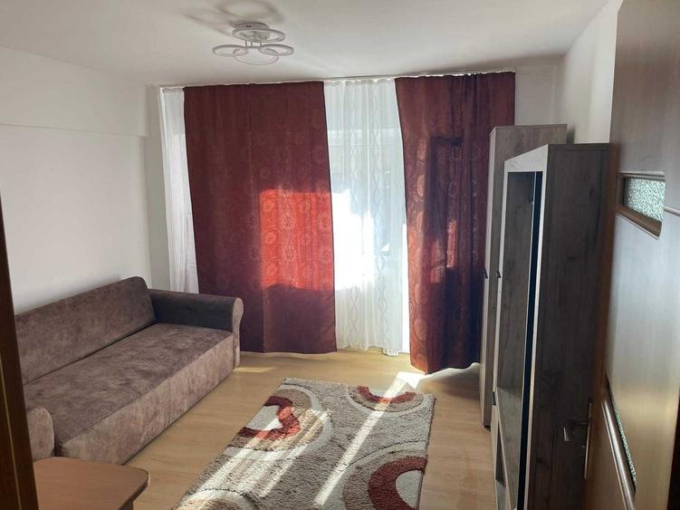 Garsonieră decomandată în Central