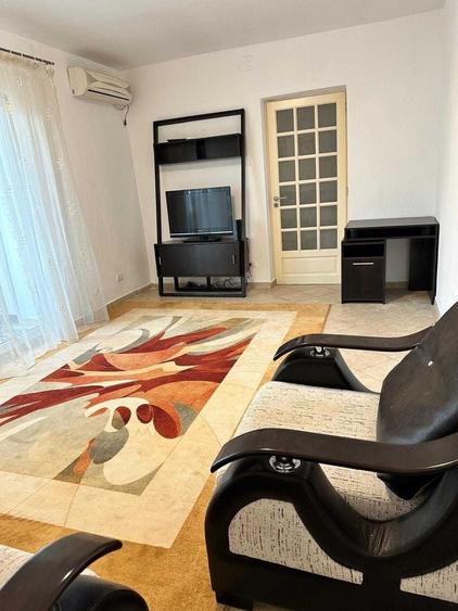 Apartament cu 2 camere decomandat, mobilat în Polonă