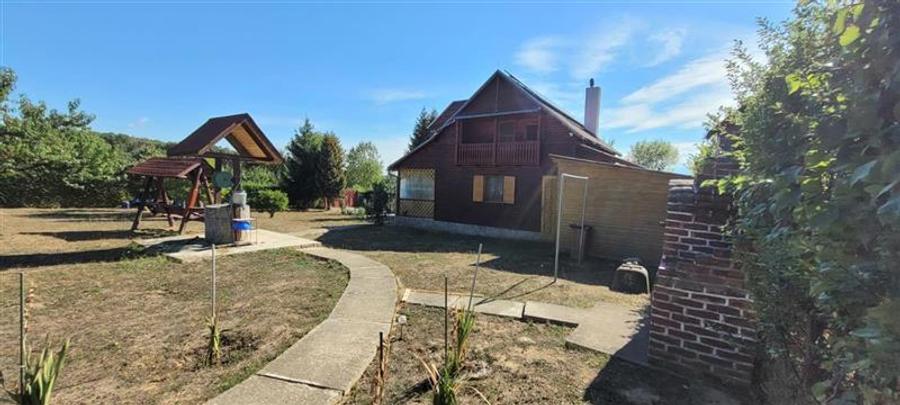 Casă individuală cu 4 camere cu Teren 2156 Mp în Exterior Sud