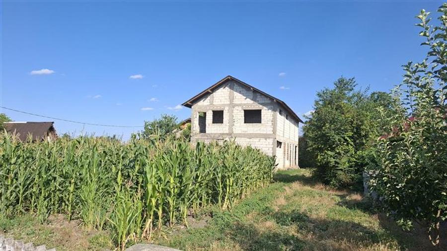Casă individuală cu 5 camere cu Teren 1000 Mp în Gologanu