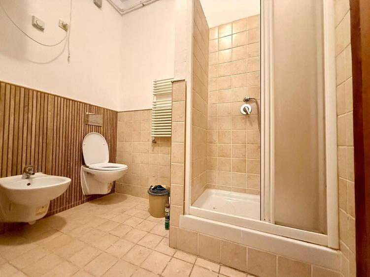 Apartament cu 4 camere decomandat, mobilat în Ultracentral
