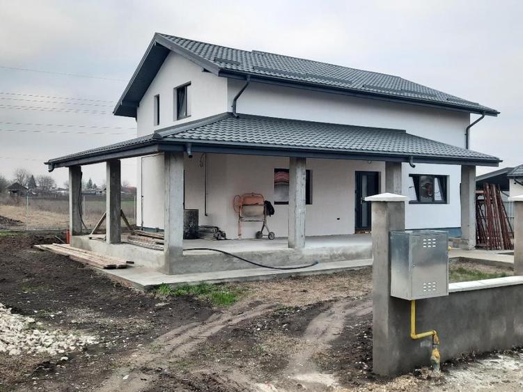 Casă individuală cu 5 camere cu Teren 550 Mp în Tărtășești