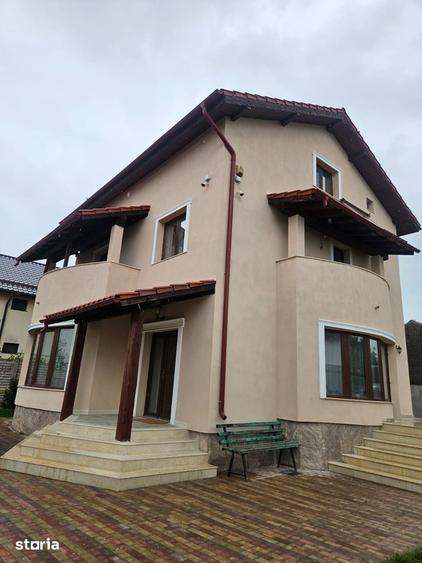 Casă cu 6 camere cu Teren 600 Mp în Bordei