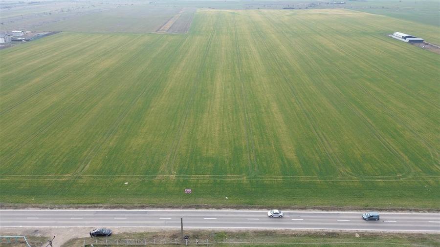 Teren Construcții intravilan de 5233 mp, în Est
