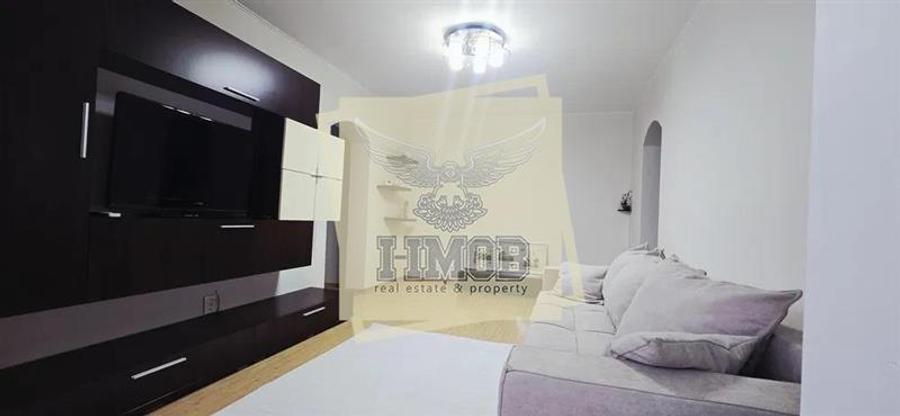 Apartament cu 3 camere semidecomandat, mobilat în Central