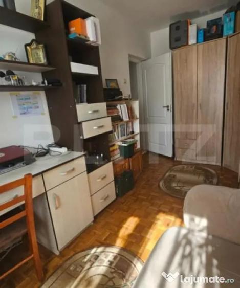 Apartament cu 4 camere decomandat în Central