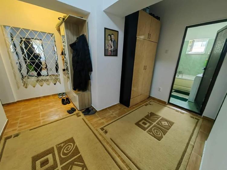 Apartament cu 3 camere decomandat în Tătărași