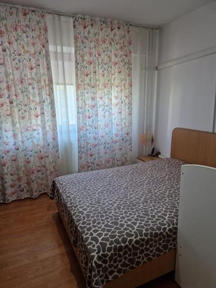 Apartament cu 3 camere decomandat, mobilat în Central