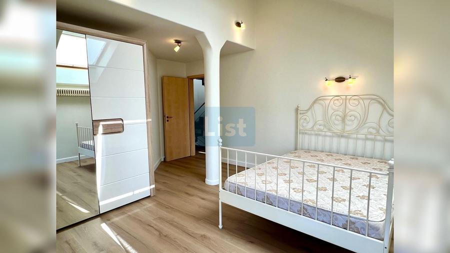 Apartament cu 5 camere semidecomandat în Zorilor