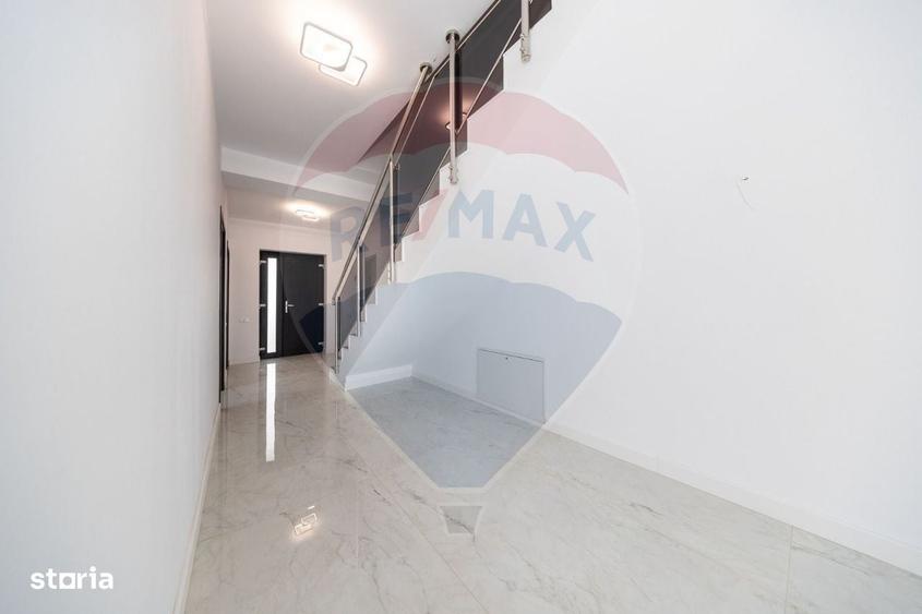 Casă cu 4 camere în Astra