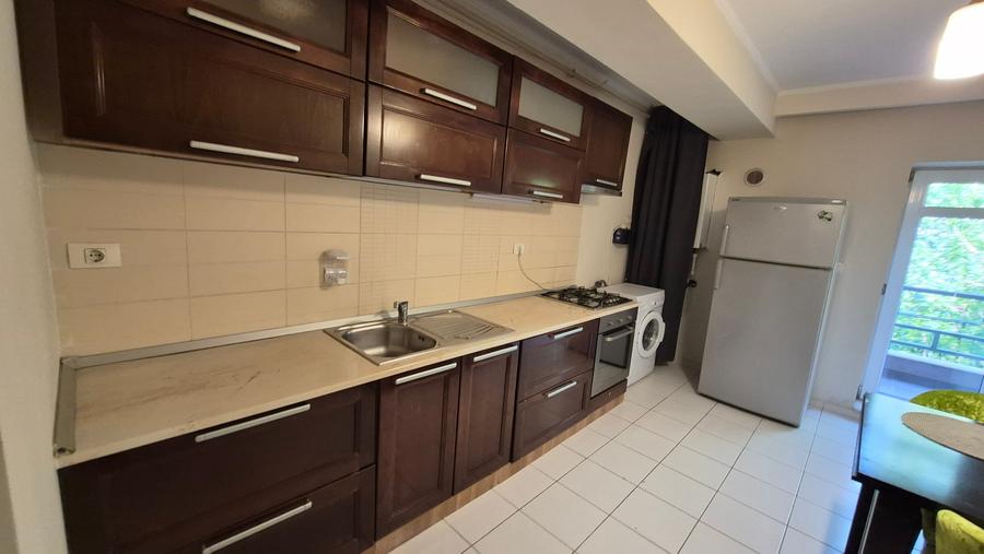 Apartament cu 3 camere decomandat în Herăstrău
