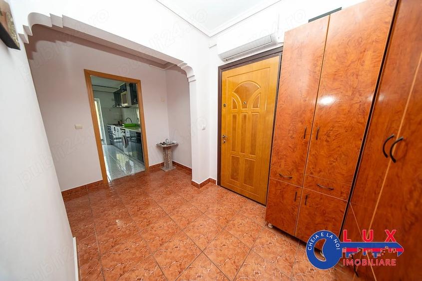 Apartament cu 3 camere decomandat în Babadag