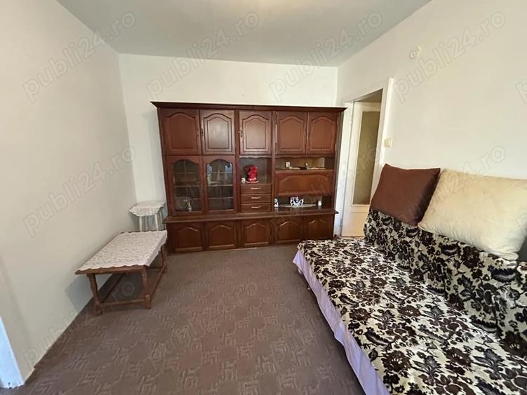 Apartament cu 2 camere semidecomandat în Grădiște
