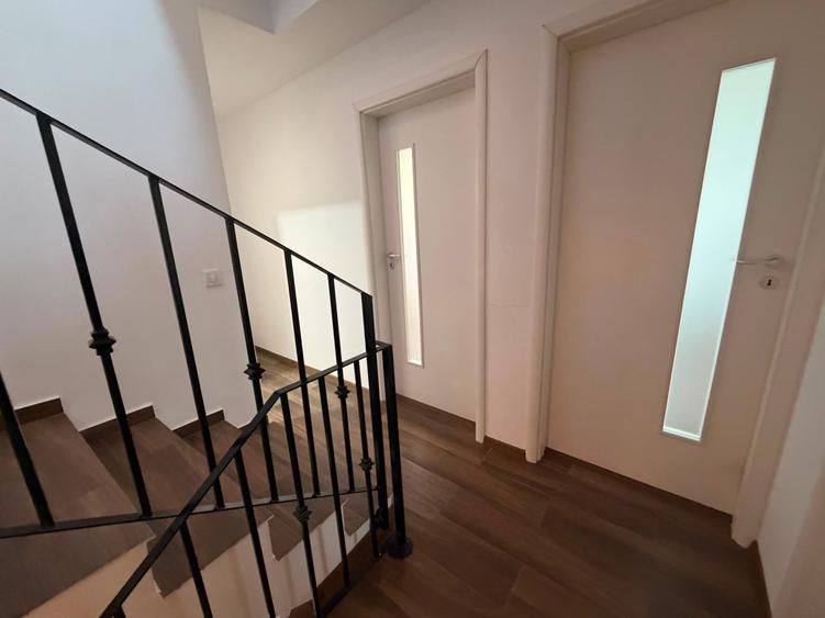 Casă individuală cu 5 camere cu Canalizare în Chiajna