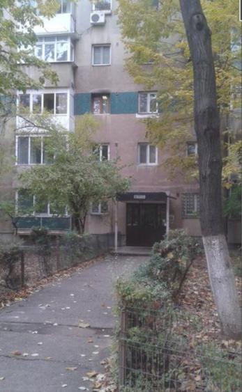 Apartament cu 4 camere semidecomandat în Drumul Taberei