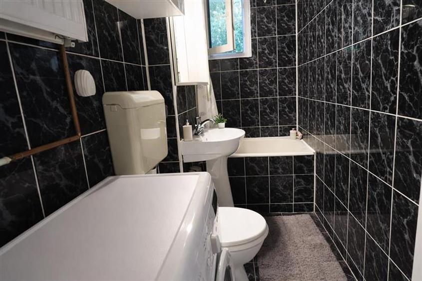 Apartament cu 3 camere circular, mobilat în Budai