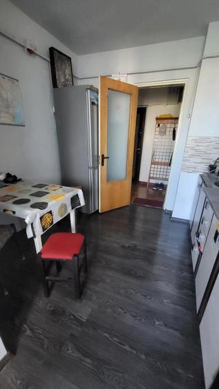 Apartament cu 3 camere decomandat în Micro 18