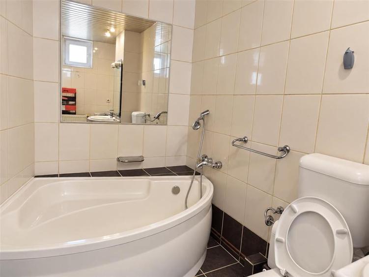 Apartament cu 2 camere decomandat, mobilat în Ștrand