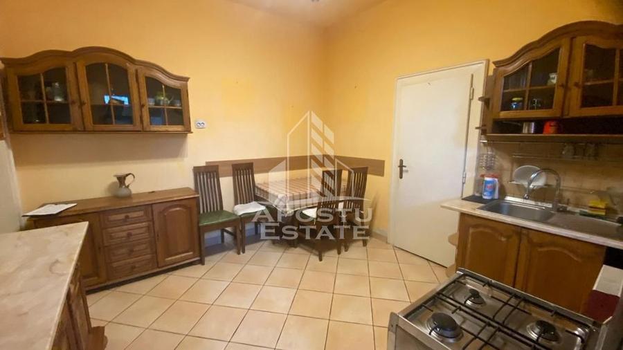 Apartament cu 3 camere decomandat, mobilat în Dâmbovița