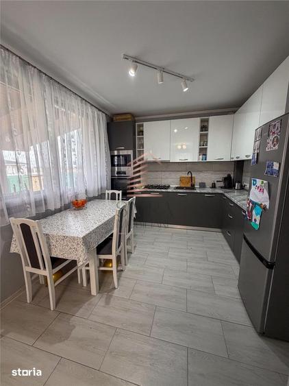 Casă cu 5 camere cu Teren 300 Mp în Sântandrei