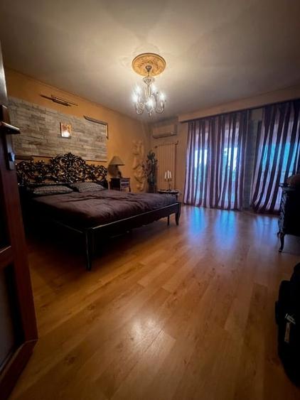 Casă cu 6 camere cu Teren 1576 Mp în Băneasa