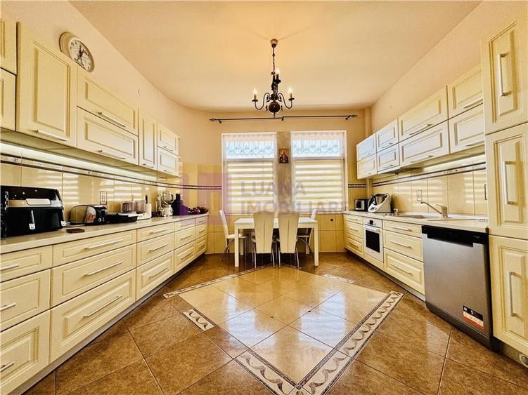 Apartament cu 3 camere decomandat, mobilat în Ștrand