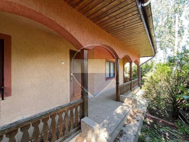 Casă individuală cu 6 camere cu Teren 2800 Mp în Butimanu