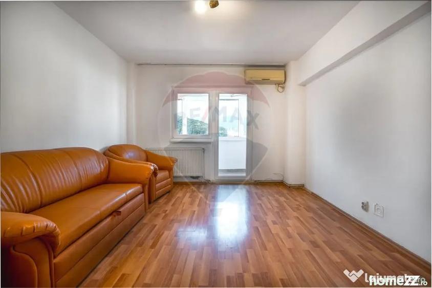 Apartament cu 4 camere decomandat în Răcădău