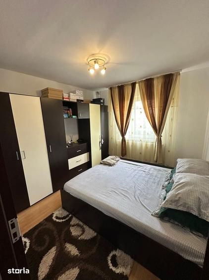 Apartament cu 3 camere semidecomandat în Calea București