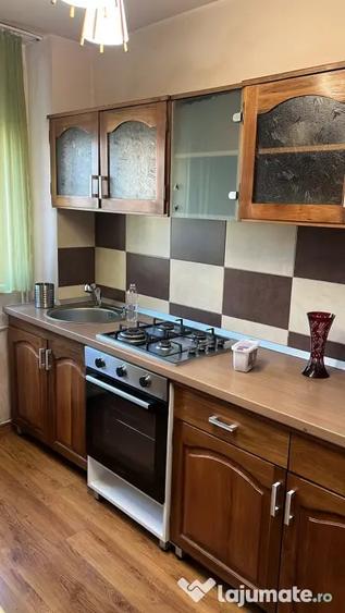 Apartament cu 3 camere decomandat în Nufărul